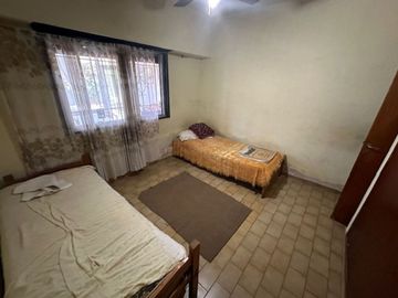 VENTA CASA 3 AMB + 2 DEPTOS. VILLA ADELINA