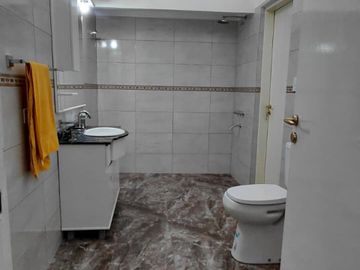 5 Amb CASA Jardin Quincho Cochera VENTA FLORES