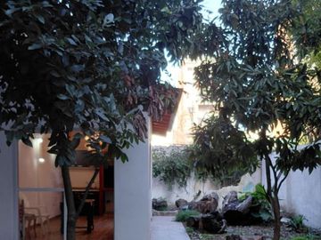 5 Amb CASA Jardin Quincho Cochera VENTA FLORES