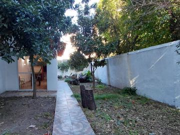 5 Amb CASA Jardin Quincho Cochera VENTA FLORES