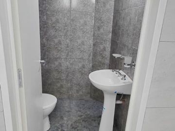 5 Amb CASA Jardin Quincho Cochera VENTA FLORES