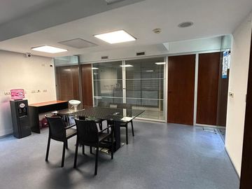 Oficina PREMIUM-Venta-2 Cocheras, Impecable-Centro