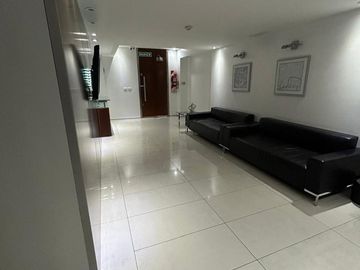 Oficina PREMIUM-Venta-2 Cocheras, Impecable-Centro