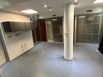 Oficina PREMIUM-Venta-2 Cocheras, Impecable-Centro