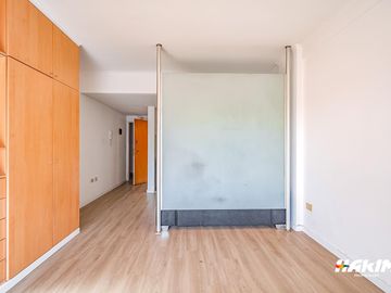 Departamento de 1 ambiente al frente con balcón corrido en alquiler. Monoambiente en Villa Urquiza