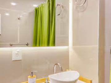 VENTA EN BLOCK 3 MONOAMBIENTES-BACK OFFICE COCHERA
