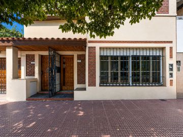 Venta PH 4 amb. c/entrada indep. cochera, quincho
