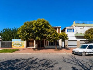 Venta PH 4 amb. c/entrada indep. cochera, quincho