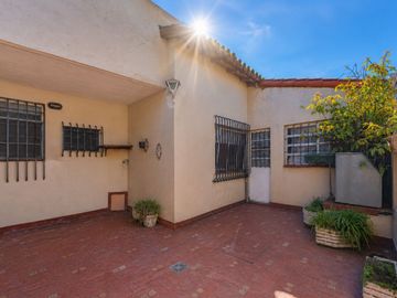 Venta PH 4 amb. c/entrada indep. cochera, quincho