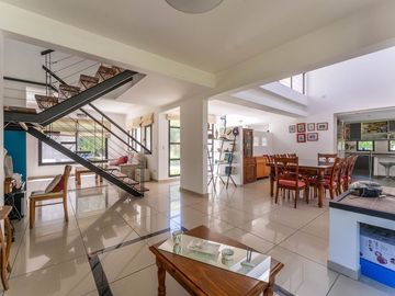 VENTA . CASA - 5 AMB. B°. SANTA CLARA - TIGRE