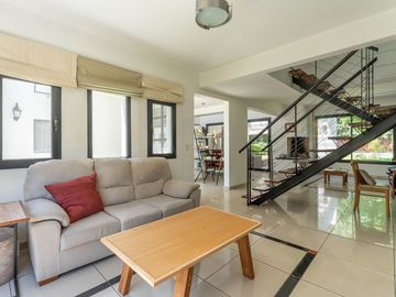 VENTA . CASA - 5 AMB. B°. SANTA CLARA - TIGRE