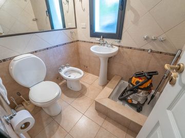 VENTA . CASA - 5 AMB. B°. SANTA CLARA - TIGRE