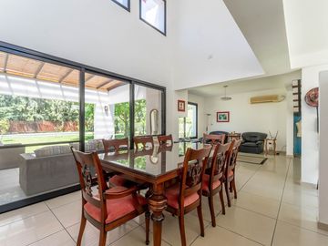 VENTA . CASA - 5 AMB. B°. SANTA CLARA - TIGRE