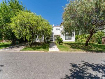 VENTA . CASA - 5 AMB. B°. SANTA CLARA - TIGRE