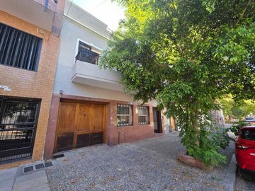 VENTA. CASA 7 AMB. COCHERA. VILLA URQUIZA. CABA