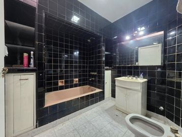 VENTA. CASA 7 AMB. COCHERA. VILLA URQUIZA. CABA
