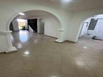CASA EN ARRIENDO UBICADA EN ENVIGADO SECTOR EL DORADO
