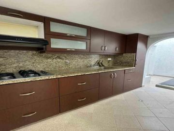 CASA EN ARRIENDO UBICADA EN ENVIGADO SECTOR EL DORADO