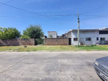 LOCALES VENTA LOMAS DE ZAMORA  CON LOTE LIBRE