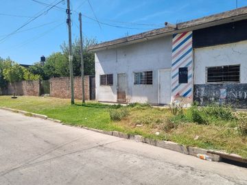 LOCALES VENTA LOMAS DE ZAMORA  CON LOTE LIBRE