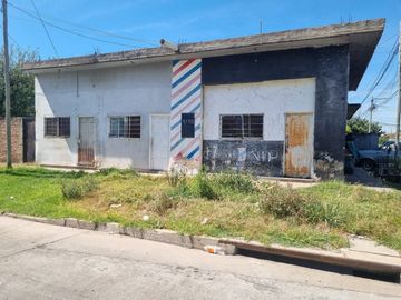 LOCALES VENTA LOMAS DE ZAMORA  CON LOTE LIBRE