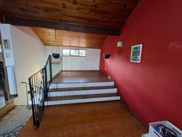 CHALET 8 AMBIENTES EN VENTA EN ADROGUE CON PARQUE