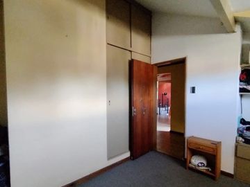CHALET 8 AMBIENTES EN VENTA EN ADROGUE CON PARQUE