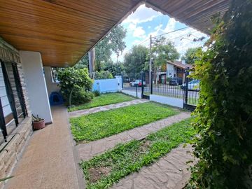 CHALET 8 AMBIENTES EN VENTA EN ADROGUE CON PARQUE