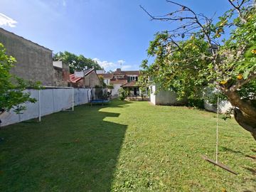 CHALET 8 AMBIENTES EN VENTA EN ADROGUE CON PARQUE