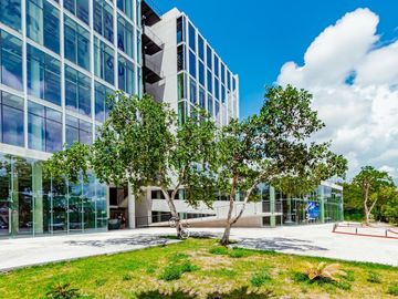 VENTA OFICINA 40M2 EQUIPADA FRENTE A STARBUCKS PLAYA DEL CARMEN PLAZA AMERICAS