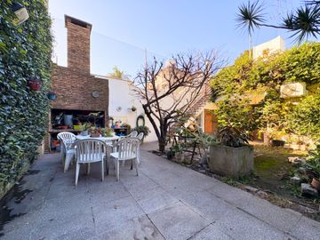VENTA CASA 4 AMB EN FLORES CON COCHERA Y JARDIN