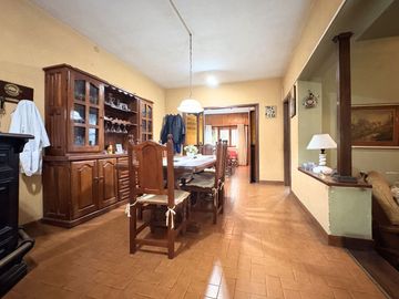 VENTA CASA 5 AMB VILLA URQUIZA-JARDIN/REFACCIONAR