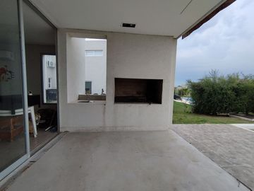 CASA 4 AMB. EN ALQUILER - SAN SEBASTIAN VISTA LAGO