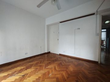 VENTA DEPTO 4AMB-BALCON-FRENTE-ALMAGRO-APT CREDITO