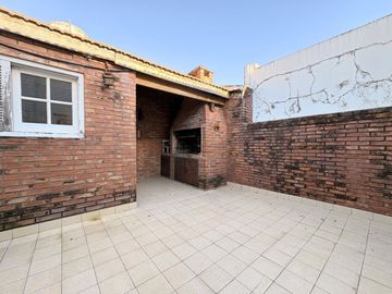CASA EN VENTA- 4 DORMITORIOS- AVELLANEDA
