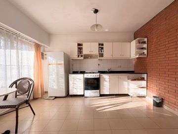 CASA EN VENTA- 4 DORMITORIOS- AVELLANEDA