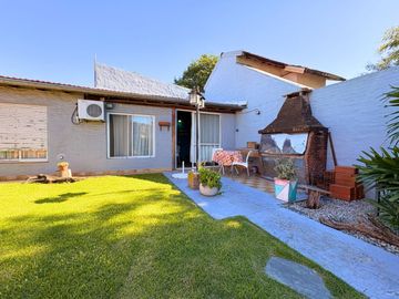 Casa 4 amb en venta - Palomar - Pileta y cochera