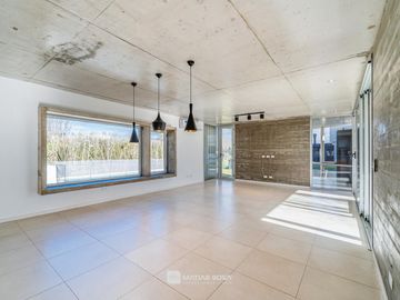 Alquiler 24 meses - Casa 4 ambientes - Piscina - Arenas del Sur