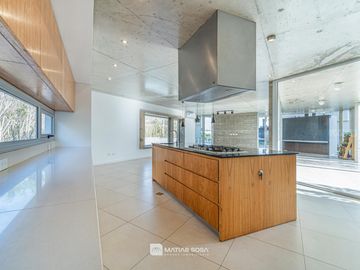 Alquiler 24 meses - Casa 4 ambientes - Piscina - Arenas del Sur