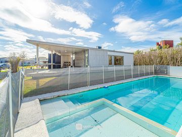 Alquiler 24 meses - Casa 4 ambientes - Piscina - Arenas del Sur
