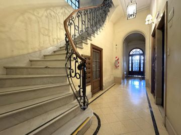 Venta Depto. Semipiso 4 Amb c/Dependencia - Flores