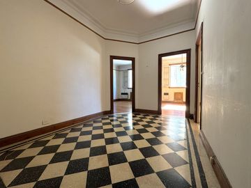 Venta Depto. Semipiso 4 Amb c/Dependencia - Flores