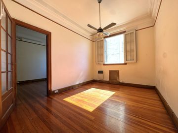 Venta Depto. Semipiso 4 Amb c/Dependencia - Flores