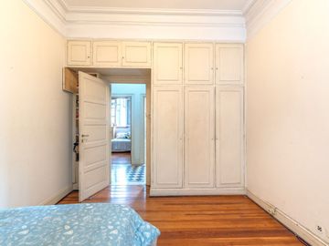Venta Depto. Semipiso 4 Amb c/Dependencia - Flores