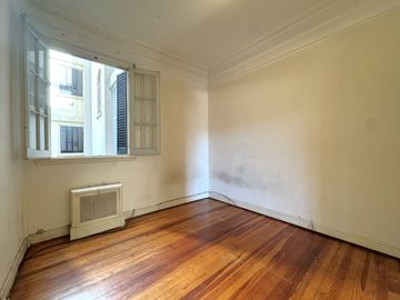 Venta Depto. Semipiso 4 Amb c/Dependencia - Flores