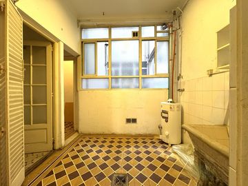 Venta Depto. Semipiso 4 Amb c/Dependencia - Flores