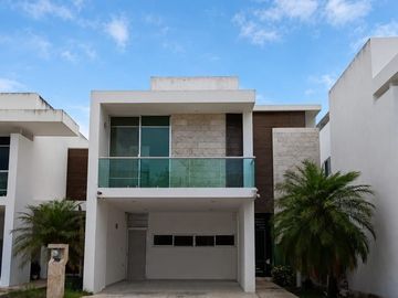 CASA DE 3 NIVELES EN PRIVADA RESIDENCIAL ALTABRISA