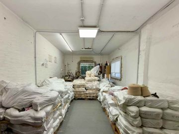 Venta depósito, local y oficinas en Ituzaingó