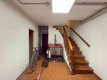 Venta depósito, local y oficinas en Ituzaingó