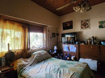 VENTA CASA 4 AMBIENTES A REFACCIONAR EN VERSALLES